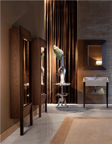 Specchio a terra in frassino scuro  con contenitore estraibile cod 9183, Specchio sospeso in hemlock cod 9180, lavabo con coppia gambe in hemlock cod 3933