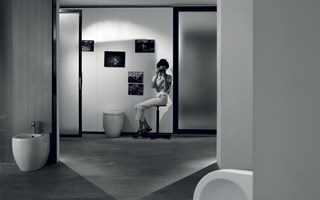 Flo, la linea arredo per il bagno di design